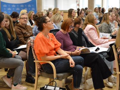 W urzędzie marszałkowskim odbyła się konferencja pt. „O językach – interdyscyplinarnie. W wydarzeniu wziął udział wicemarszałek Hubert Harasimowicz.   