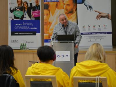 W urzędzie marszałkowskim odbyła się konferencja pt. „O językach – interdyscyplinarnie. W wydarzeniu wziął udział wicemarszałek Hubert Harasimowicz.   