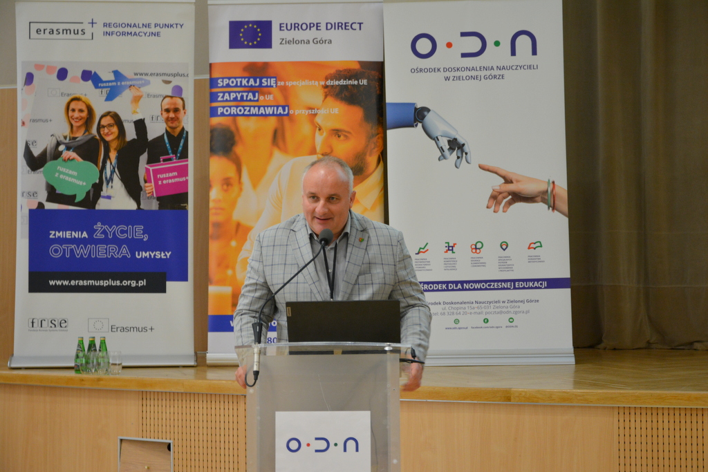 W urzędzie marszałkowskim odbyła się konferencja pt. „O językach – interdyscyplinarnie. W wydarzeniu wziął udział wicemarszałek Hubert Harasimowicz.   