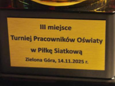 Drużyna urzędu marszałkowskiego zajęła III miejsce w XXV Turniej Pracowników Oświaty w Piłce Siatkowej