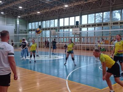 Drużyna urzędu marszałkowskiego zajęła III miejsce w XXV Turniej Pracowników Oświaty w Piłce Siatkowej