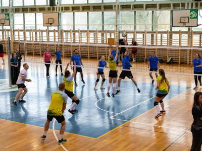 Drużyna urzędu marszałkowskiego zajęła III miejsce w XXV Turniej Pracowników Oświaty w Piłce Siatkowej