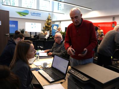 Urząd szkoli seniorów, jak nie dać się oszukać